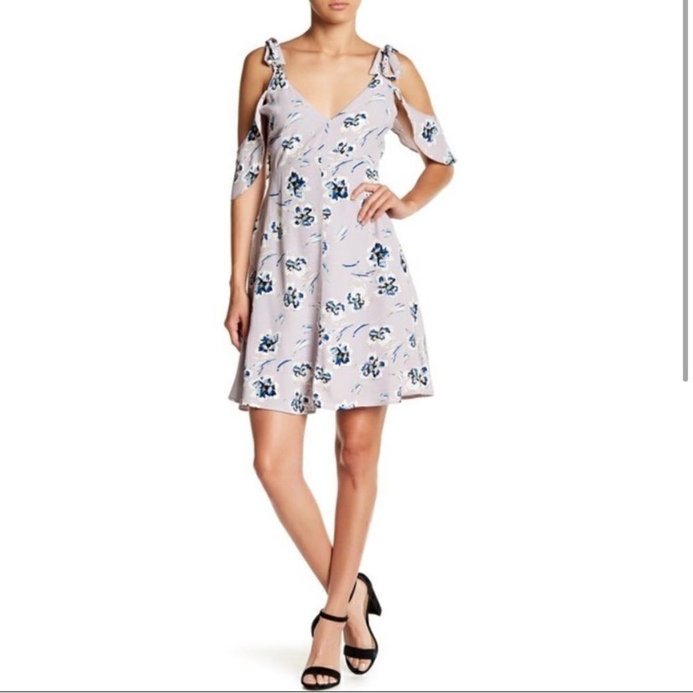 Astr size small cold shoulder dress